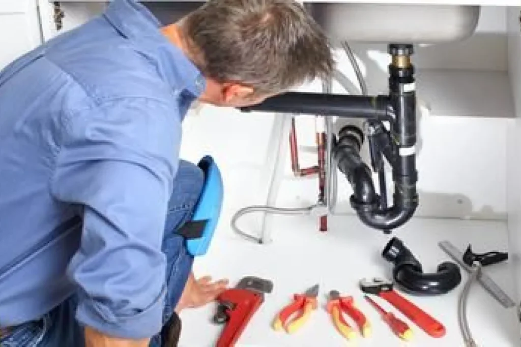 Négliger les problèmes de plomberie peut entraîner des dommages gros ou petits